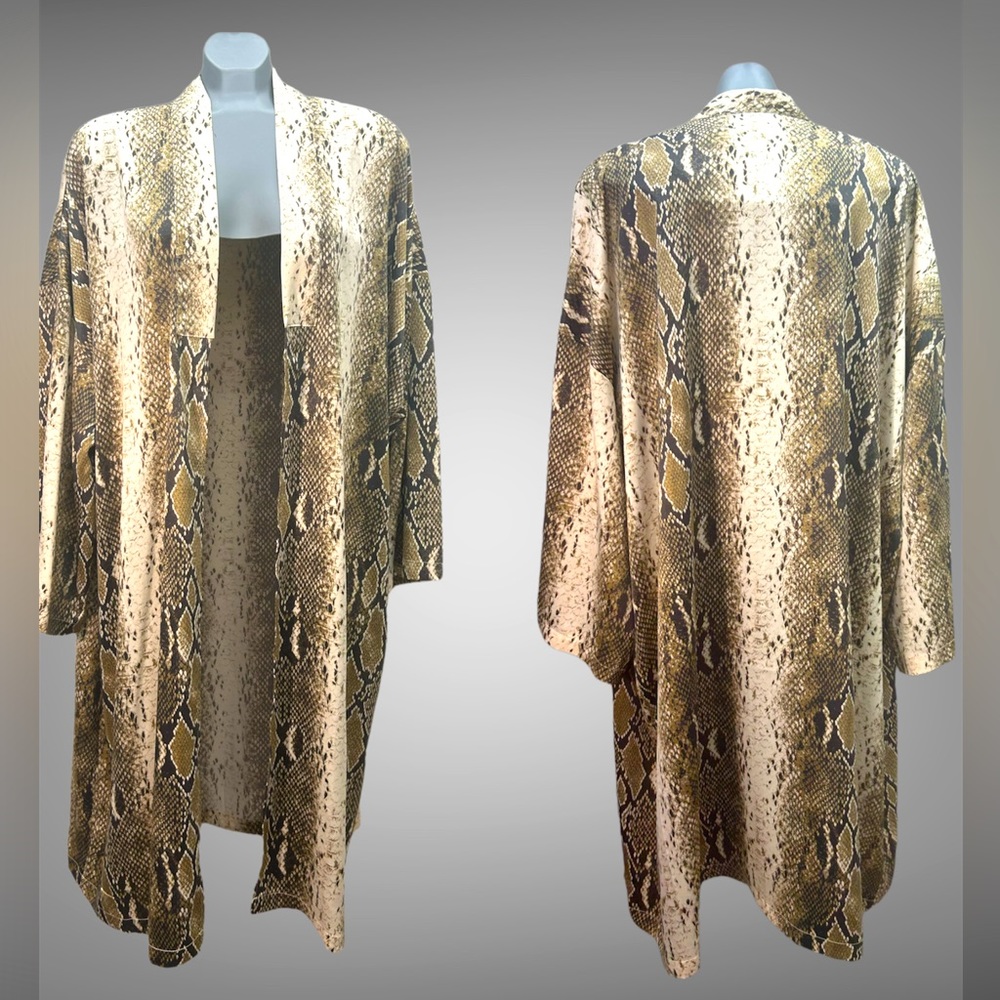 GORGEOUS ANIMAL PRINT KIMONO•OVERSIZED•SILKY FABRIC•NEW WITH TAGS